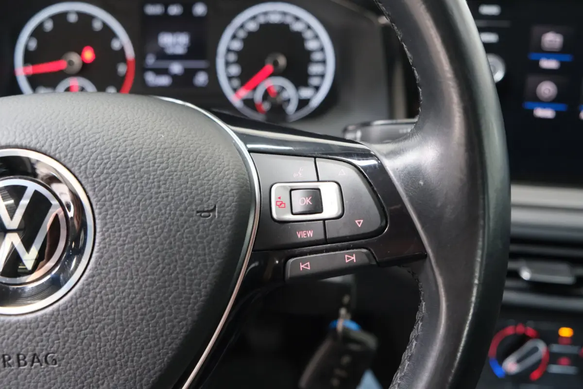 1.0 TSI R-Line Edition - N.A.P. Airco, Cruise, Navi, Carplay, Camera.