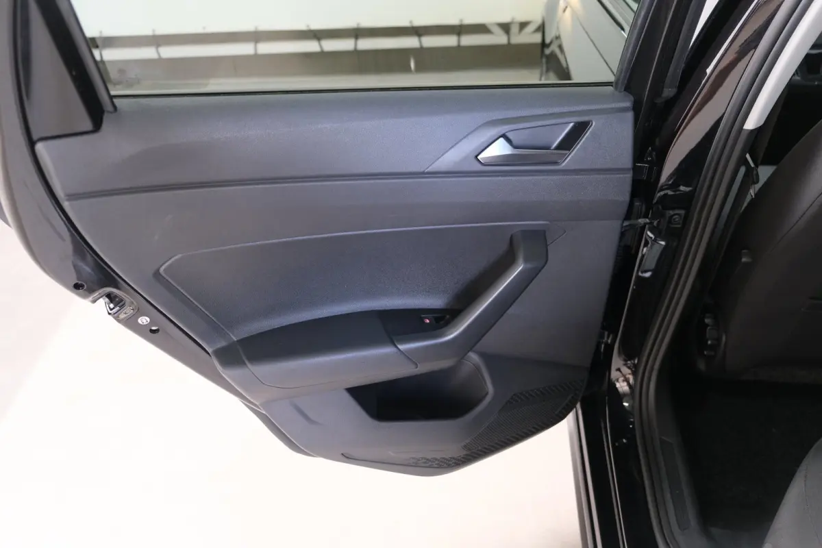1.0 TSI R-Line Edition - N.A.P. Airco, Cruise, Navi, Carplay, Camera.