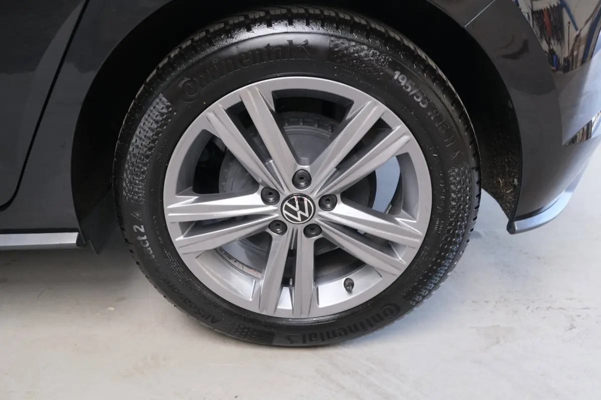 1.0 TSI R-Line Edition - N.A.P. Airco, Cruise, Navi, Carplay, Camera.
