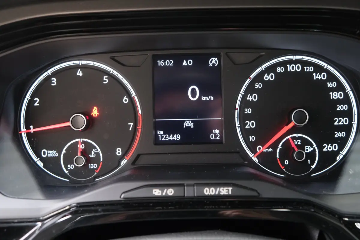 1.0 TSI R-Line Edition - N.A.P. Airco, Cruise, Navi, Carplay, Camera.