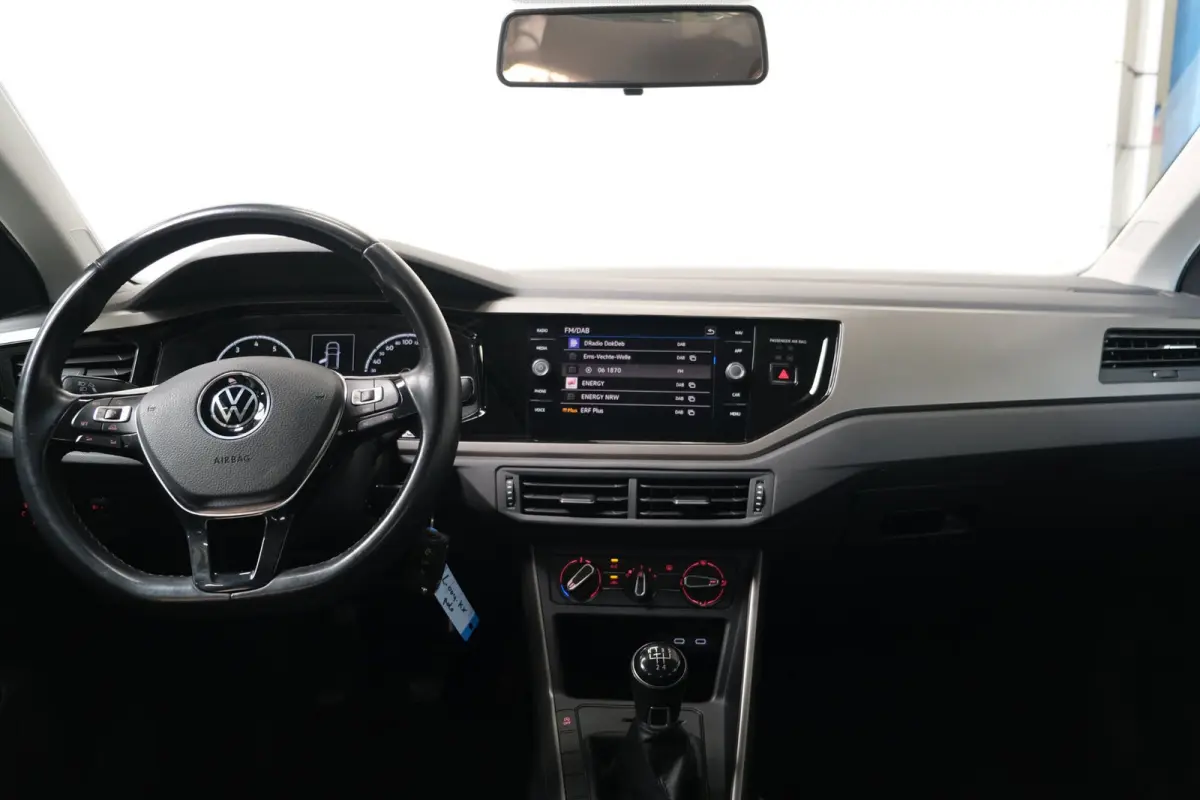 1.0 TSI R-Line Edition - N.A.P. Airco, Cruise, Navi, Carplay, Camera.