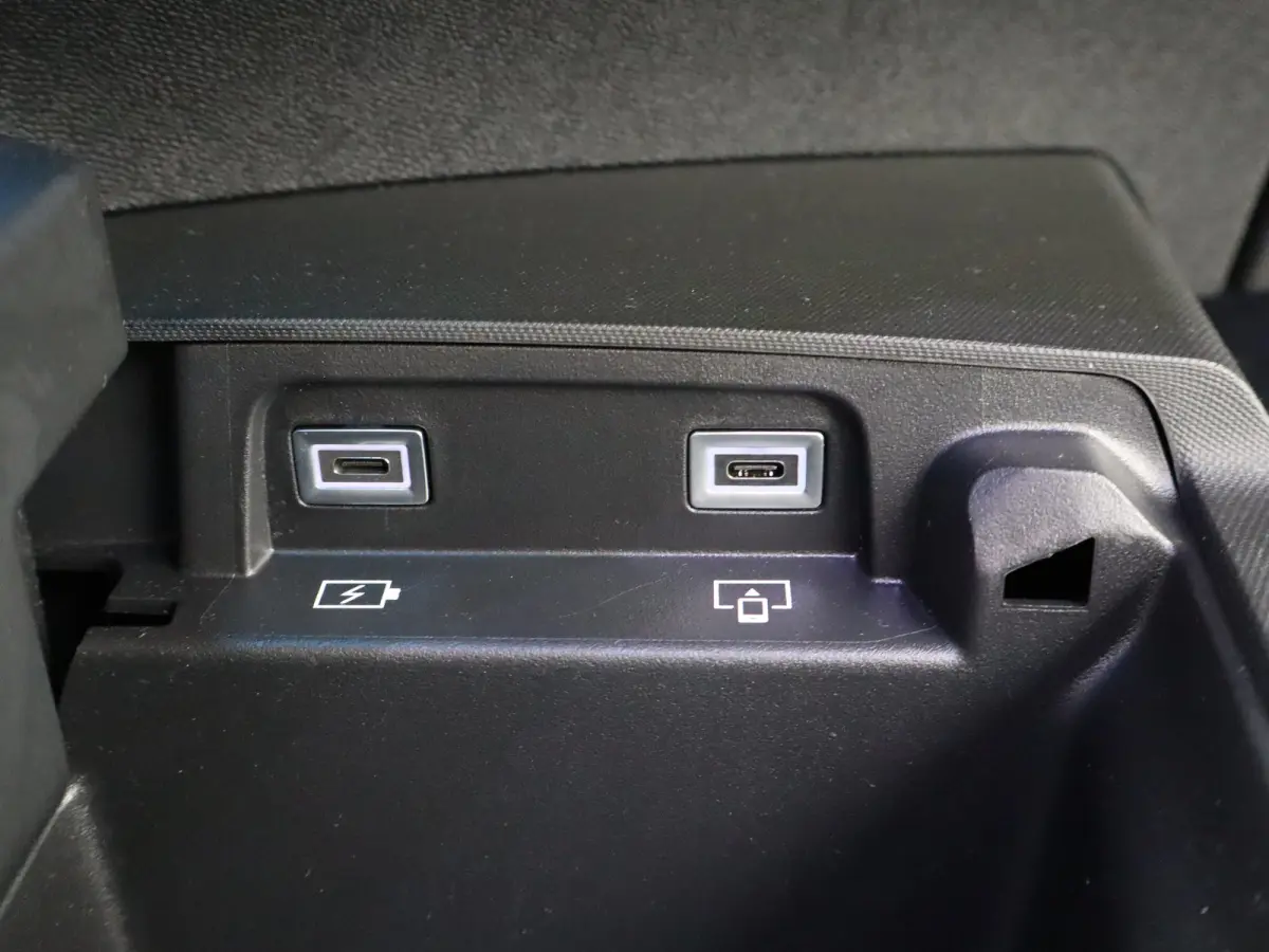 1.6 plug-in Hybrid 195 GT 8 Jaar Garantie | 360* Graden Camera | Parkeersensoren Voor en Achter | Dodehoekbewaking | Stoelverwarming | Keyless | 19" Lichtmetalen Velgen | Adaptieve Cruise Co