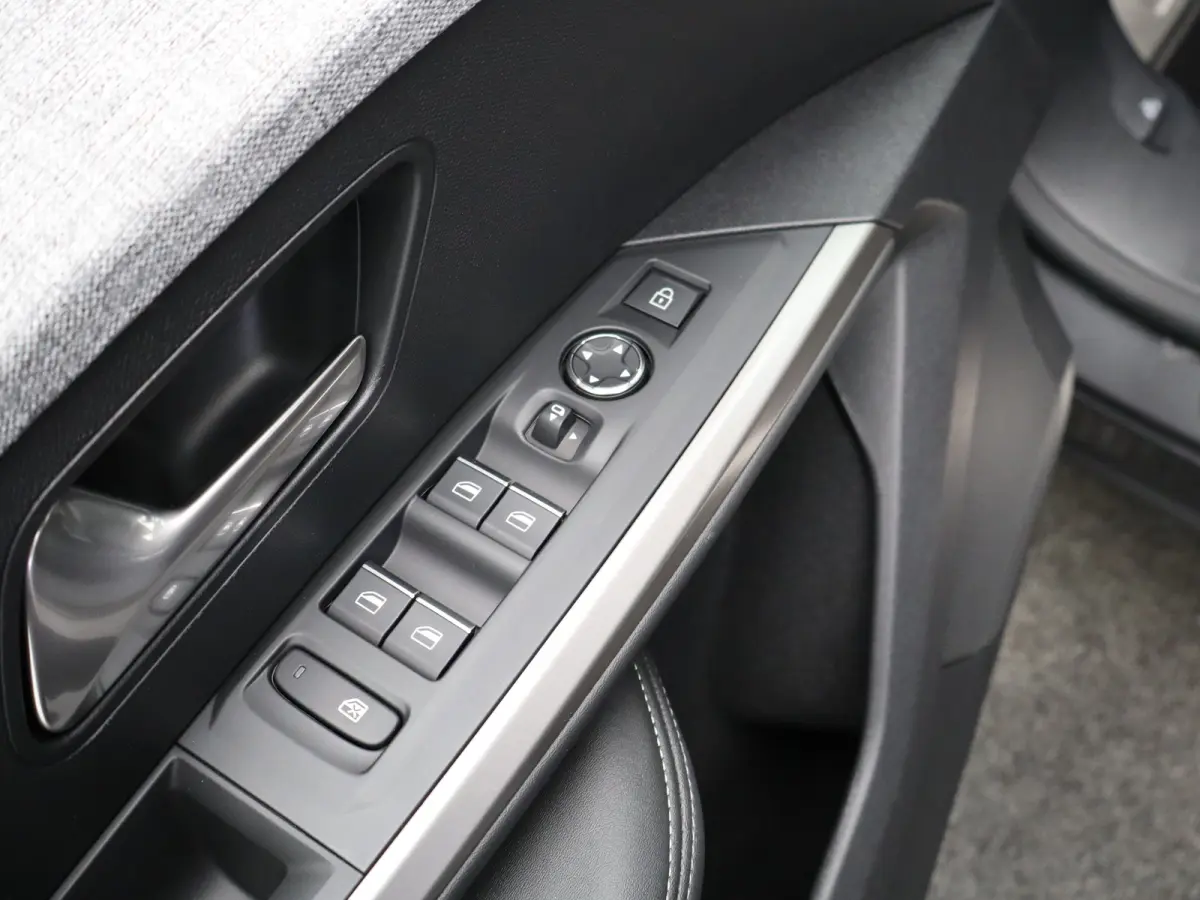 1.6 plug-in Hybrid 195 GT 8 Jaar Garantie | 360* Graden Camera | Parkeersensoren Voor en Achter | Dodehoekbewaking | Stoelverwarming | Keyless | 19" Lichtmetalen Velgen | Adaptieve Cruise Co