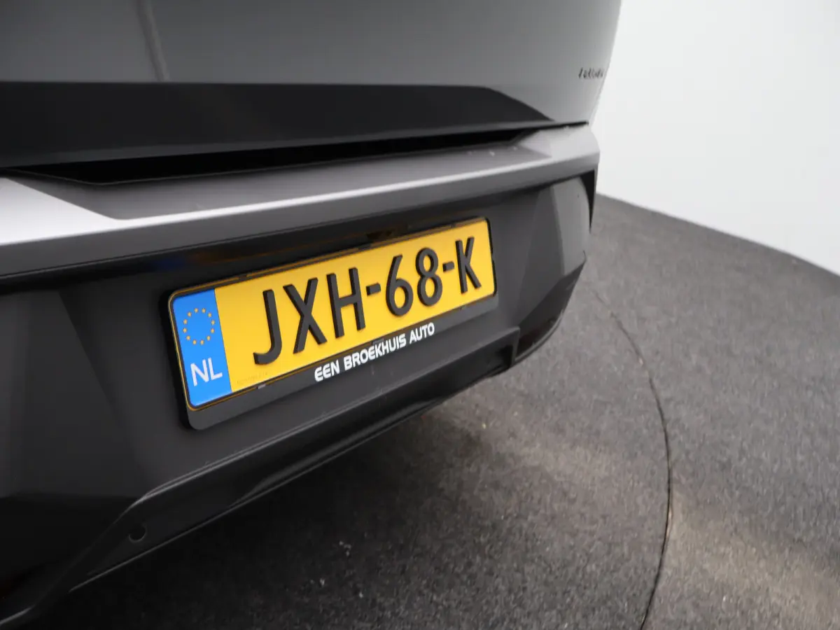 1.6 plug-in Hybrid 195 GT 8 Jaar Garantie | 360* Graden Camera | Parkeersensoren Voor en Achter | Dodehoekbewaking | Stoelverwarming | Keyless | 19" Lichtmetalen Velgen | Adaptieve Cruise Co