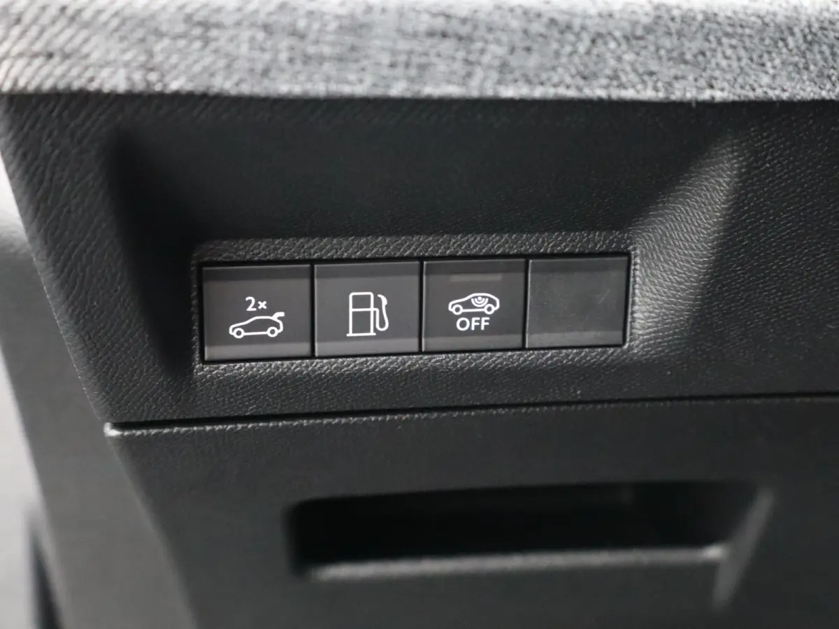 1.6 plug-in Hybrid 195 GT 8 Jaar Garantie | 360* Graden Camera | Parkeersensoren Voor en Achter | Dodehoekbewaking | Stoelverwarming | Keyless | 19" Lichtmetalen Velgen | Adaptieve Cruise Co