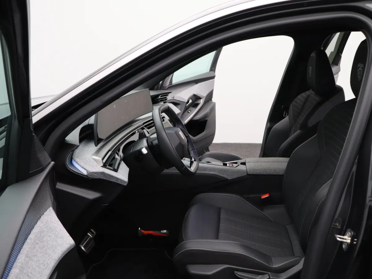 1.6 plug-in Hybrid 195 GT 8 Jaar Garantie | 360* Graden Camera | Parkeersensoren Voor en Achter | Dodehoekbewaking | Stoelverwarming | Keyless | 19" Lichtmetalen Velgen | Adaptieve Cruise Co
