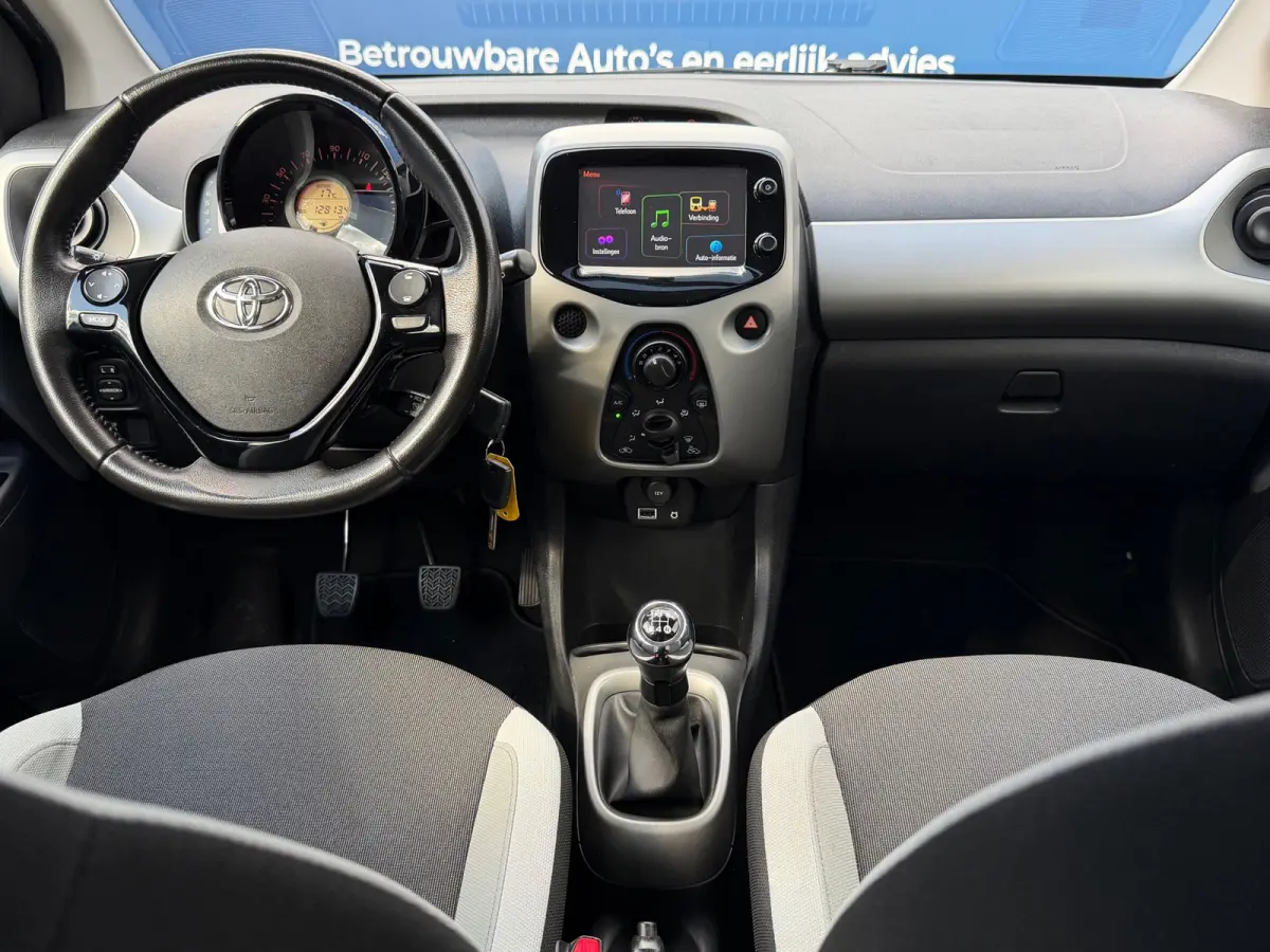 1.0 VVT-i x-play|Camera|Airco|Cruise|Bleutooth|ElektrischeRamen|Isofix|LMV|Apk bij aflevering|