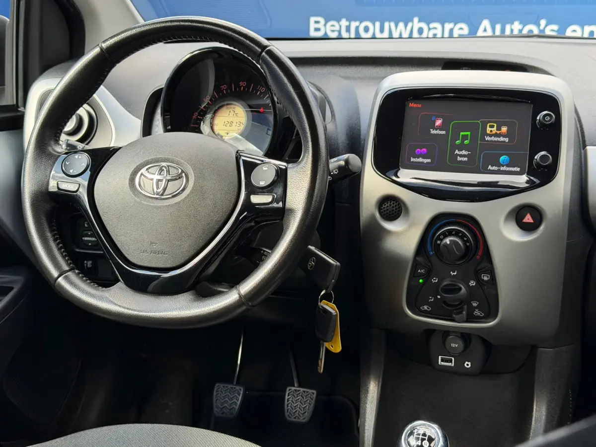 1.0 VVT-i x-play|Camera|Airco|Cruise|Bleutooth|ElektrischeRamen|Isofix|LMV|Apk bij aflevering|
