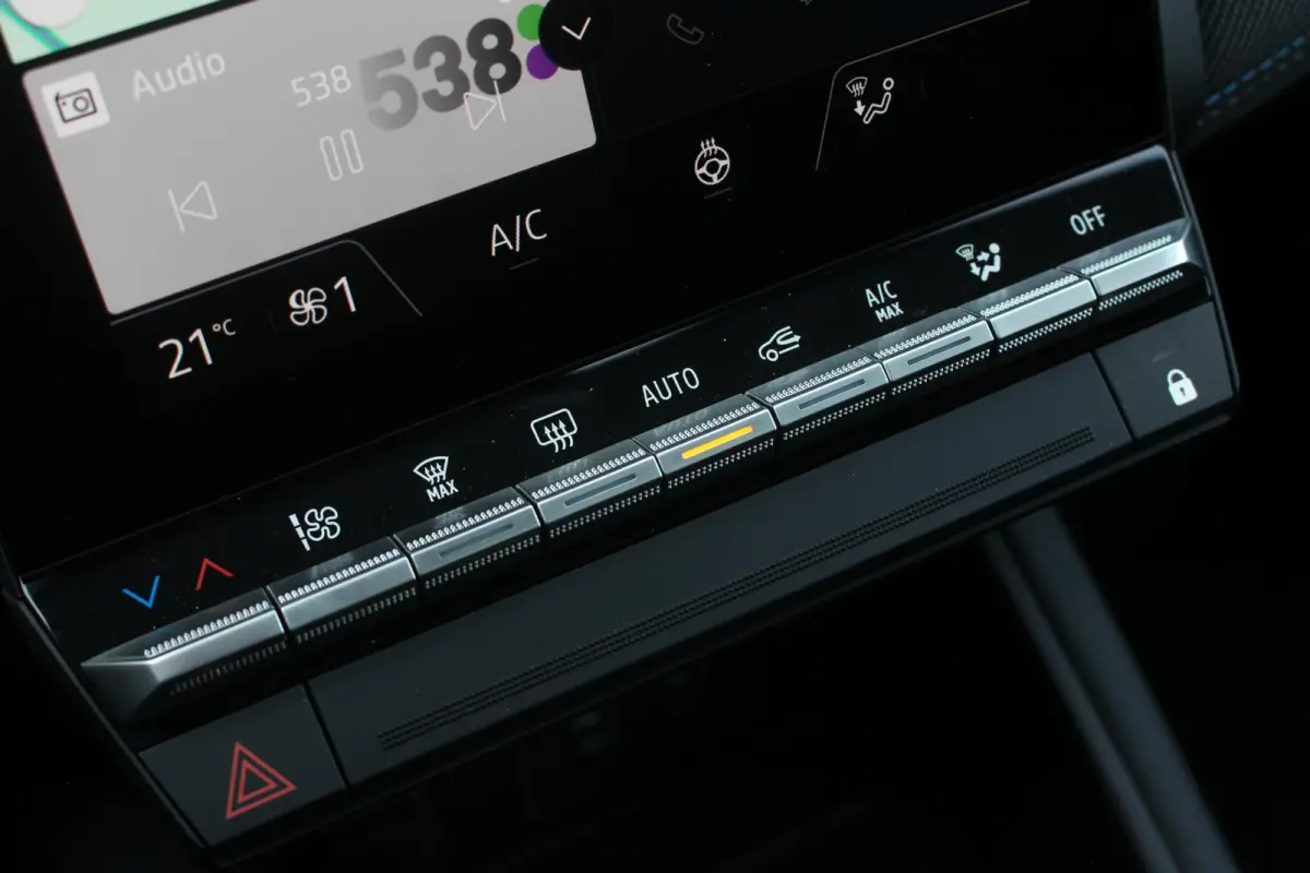 1.8 E-Tech full hybrid 160Pk esprit Alpine | Navigatie | Draadloze Carplay | Schuif/-Kantel | Harman Kardon Geluidsysteem | Full LED | Parkeersensoren & Camera |