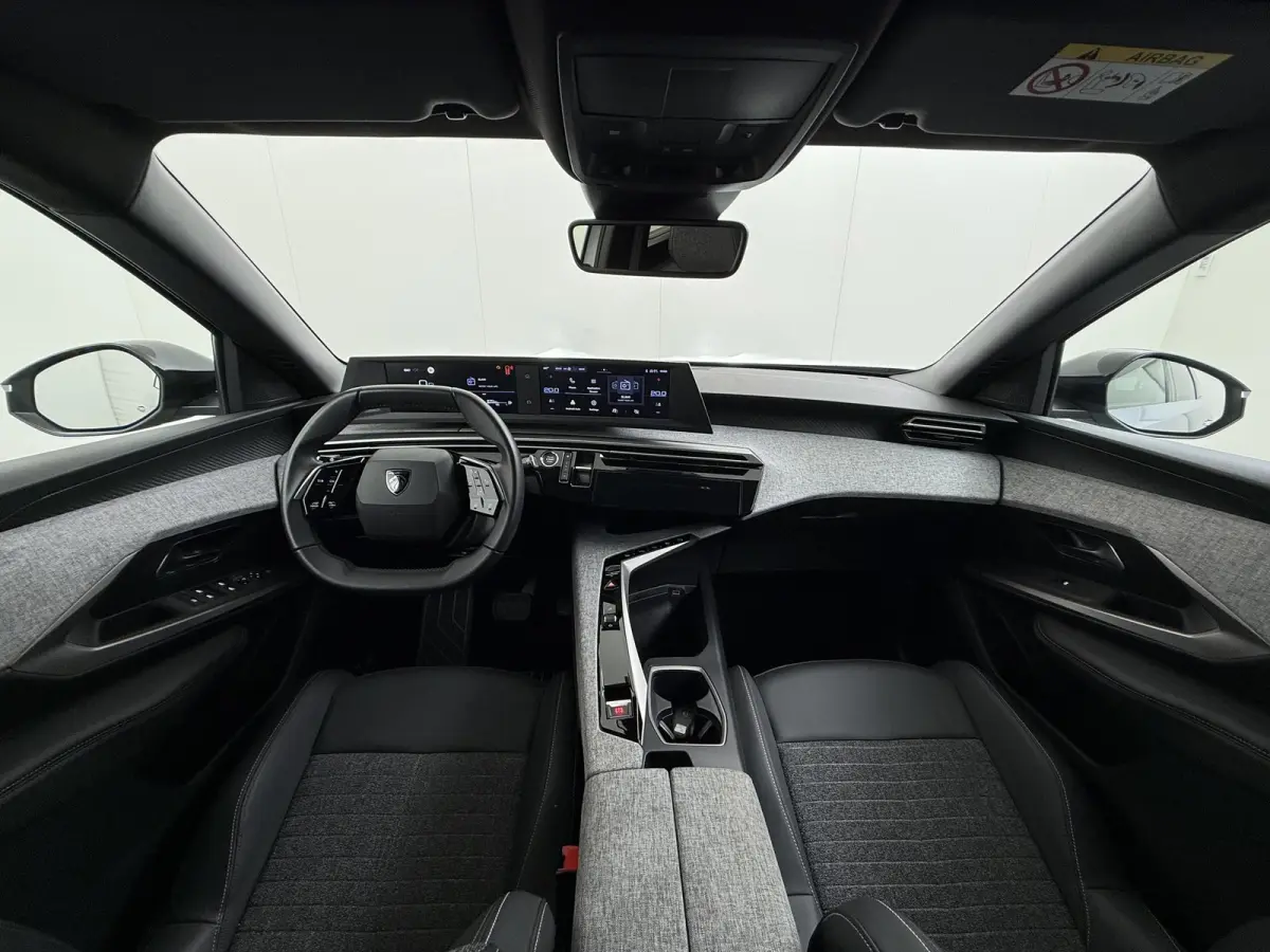 SUV Allure 145pk Hybrid Automaat | 7 zitplaatsen | Automatische airco | Lichtmetalen velgen 19 inch | Camera achter | Apple Carplay en Android auto draadloos