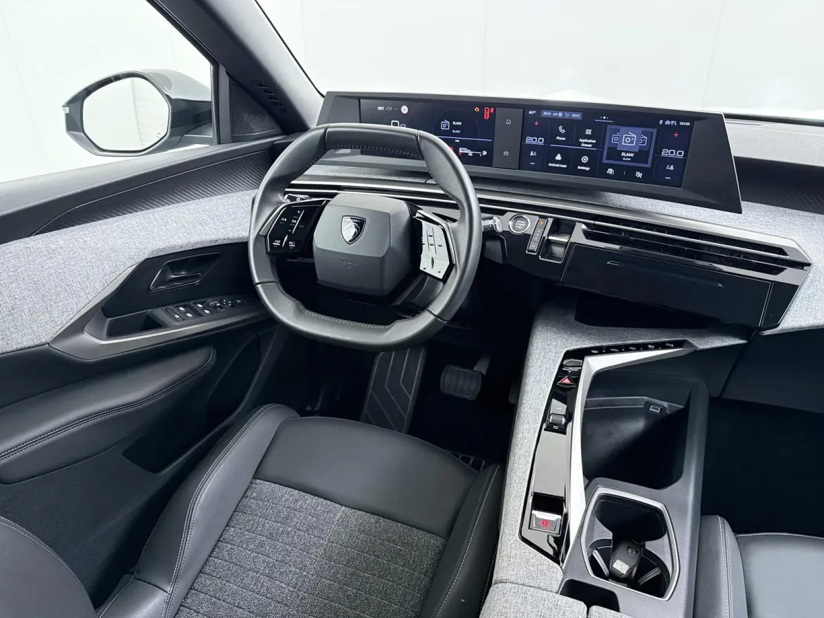 SUV Allure 145pk Hybrid Automaat | 7 zitplaatsen | Automatische airco | Lichtmetalen velgen 19 inch | Camera achter | Apple Carplay en Android auto draadloos