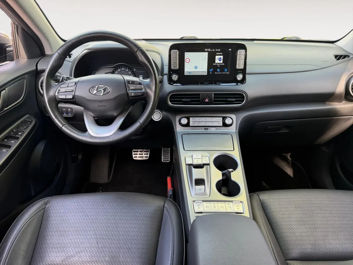 EV Premium 64 kWh HEAD UP DISPLAY | LEDEREN BEKLEDING | 455 KM ACTIERADIUS | ACC | DODEN HOEK DETECTIE | 12 MAANDEN BOVAG GARANTIE