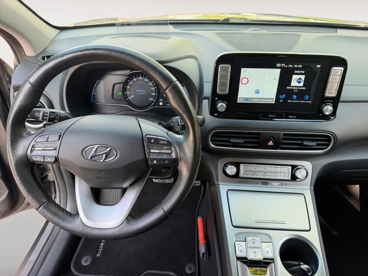 EV Premium 64 kWh HEAD UP DISPLAY | LEDEREN BEKLEDING | 455 KM ACTIERADIUS | ACC | DODEN HOEK DETECTIE | 12 MAANDEN BOVAG GARANTIE