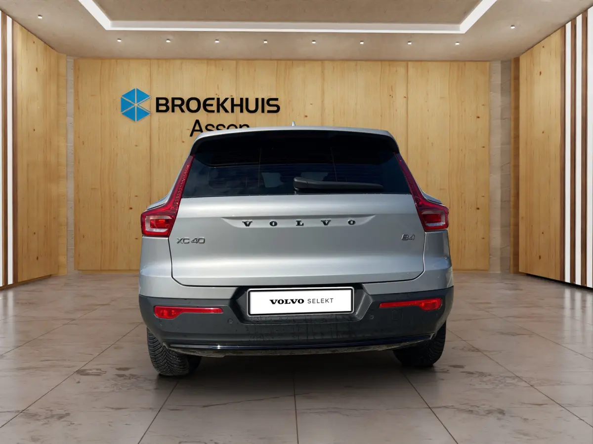 2.0 B4 Plus Dark | Trekhaak | Harman Kardon | Camera | Stoel + Stuur Verwarming | Keyless Start / Entry |