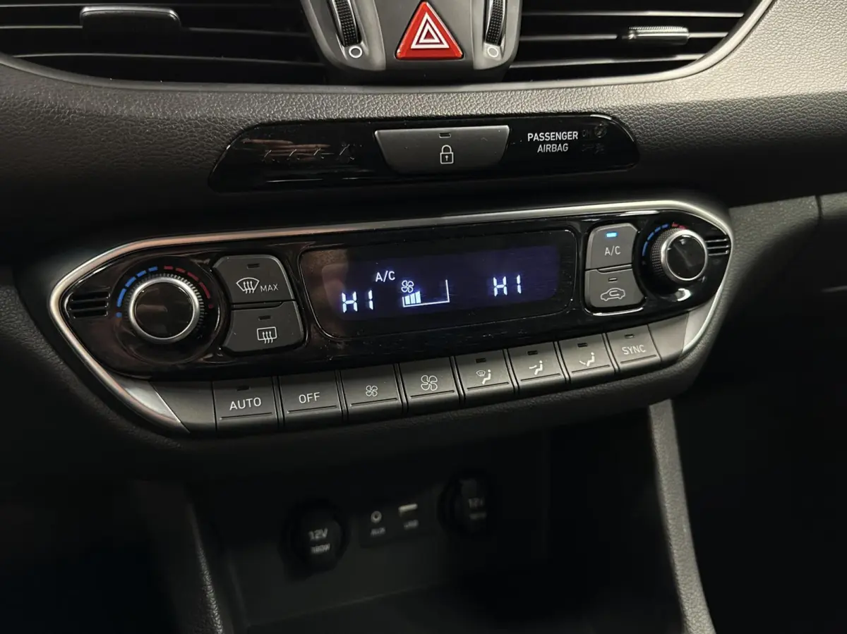 1.0 T-GDI Comfort CLIMATE CAMERA CARPLAY LM