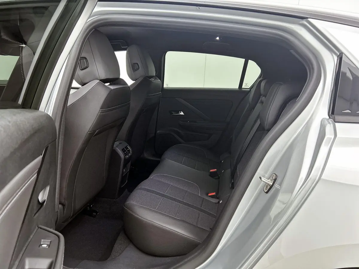 1.2 Turbo Hybrid GS | DEMO SALE | TOT 2 + 6 JAAR GARANTIE | beschikbaar vanaf 15-12-2026