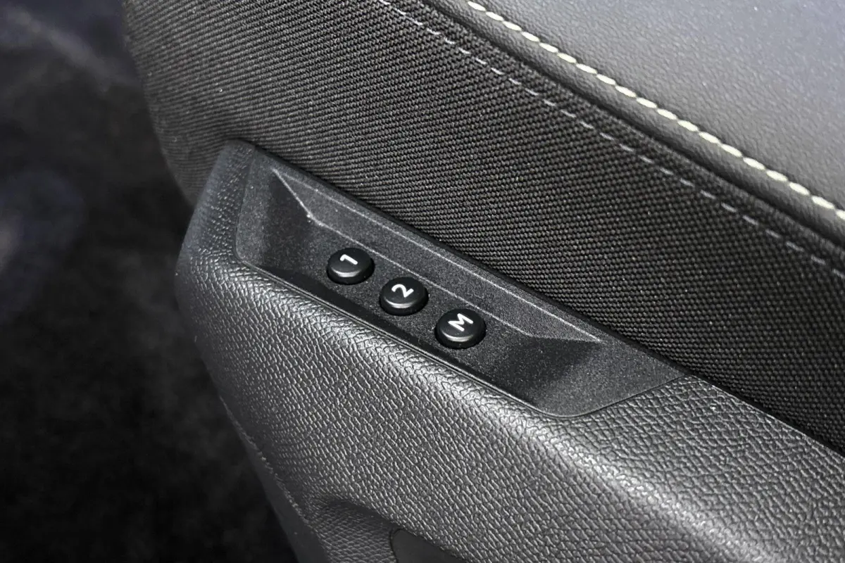 1.2 Hybrid 145 GT Massage 360 Camera Stoelverwarming Elektrische Stoelverstelling