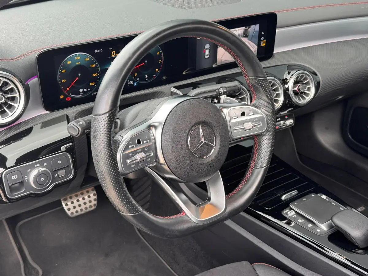 180 AMG EL-STOEL l PANO l SFEER l MATRIX l SOUND l KEYLESS l CAMERA l CARPLAY NIGHT l ORG.NL