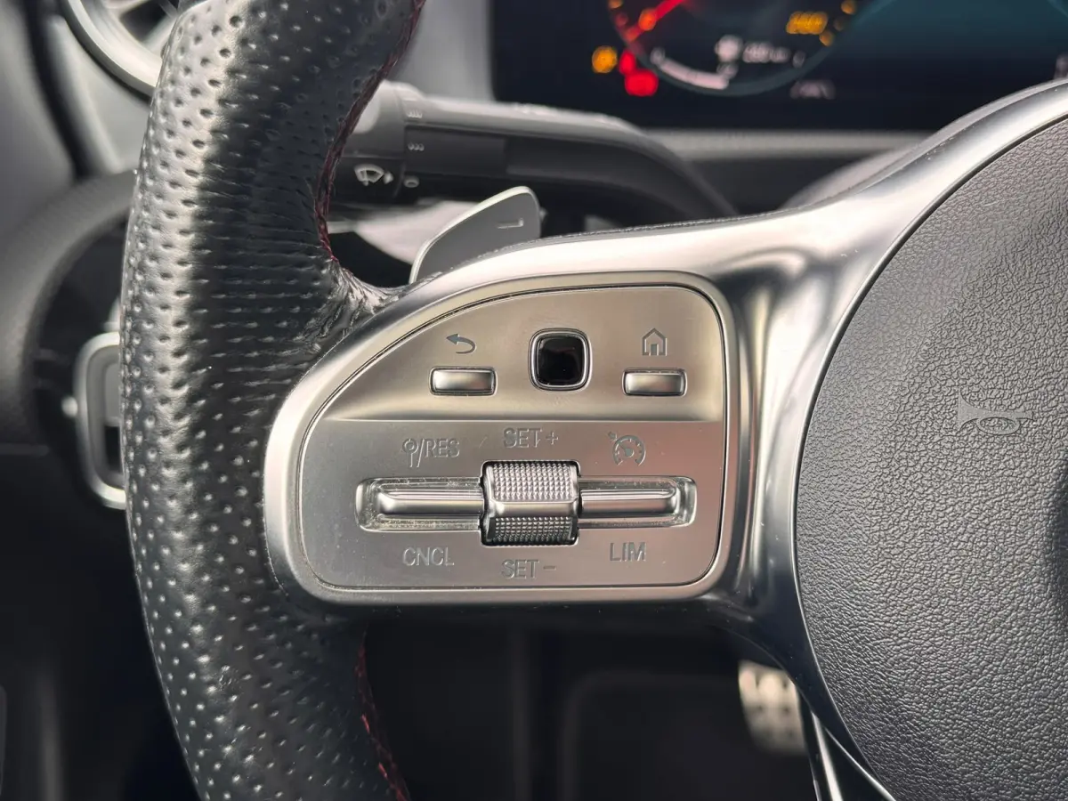 180 AMG EL-STOEL l PANO l SFEER l MATRIX l SOUND l KEYLESS l CAMERA l CARPLAY NIGHT l ORG.NL