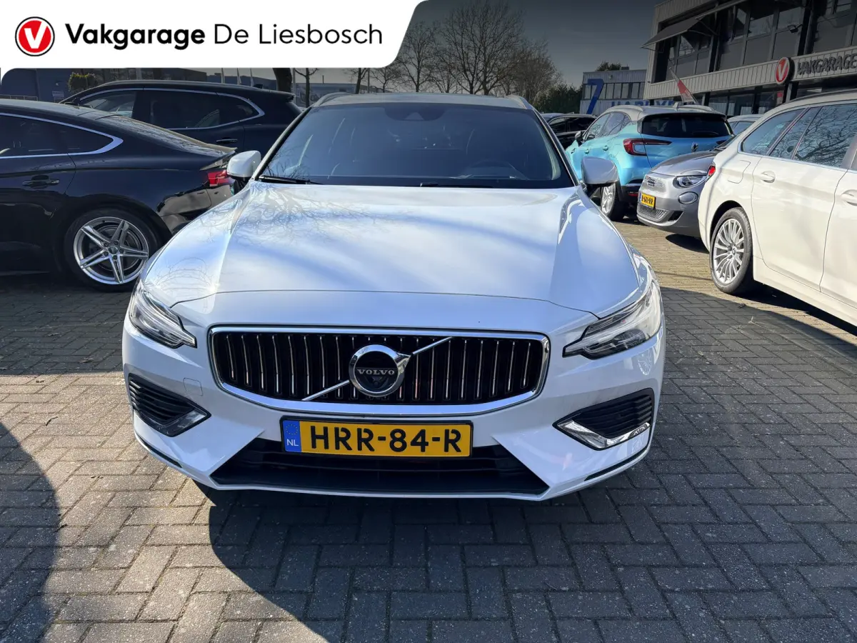2.0 T6 Recharge AWD R-Design / 360 camera / Panoramadak / Leder / head-up / Harman-Kardon