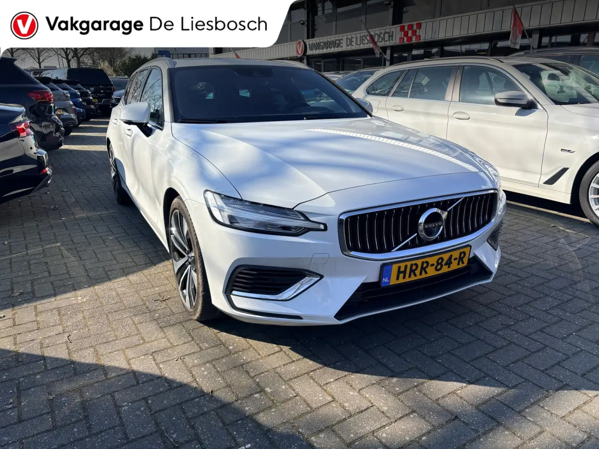 2.0 T6 Recharge AWD R-Design / 360 camera / Panoramadak / Leder / head-up / Harman-Kardon