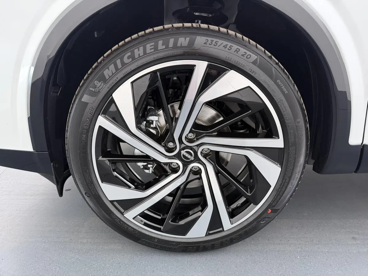 1.3 MHEV Xtronic Tekna Plus | € 3.000,- voorraadvoordeel | Bosé audio | Stoel- Stuur- & voorruitverwarming | 1800KG trekvermogen|