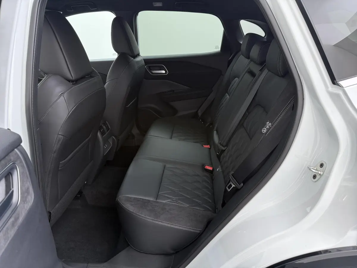 1.3 MHEV Xtronic Tekna Plus | € 3.000,- voorraadvoordeel | Bosé audio | Stoel- Stuur- & voorruitverwarming | 1800KG trekvermogen|
