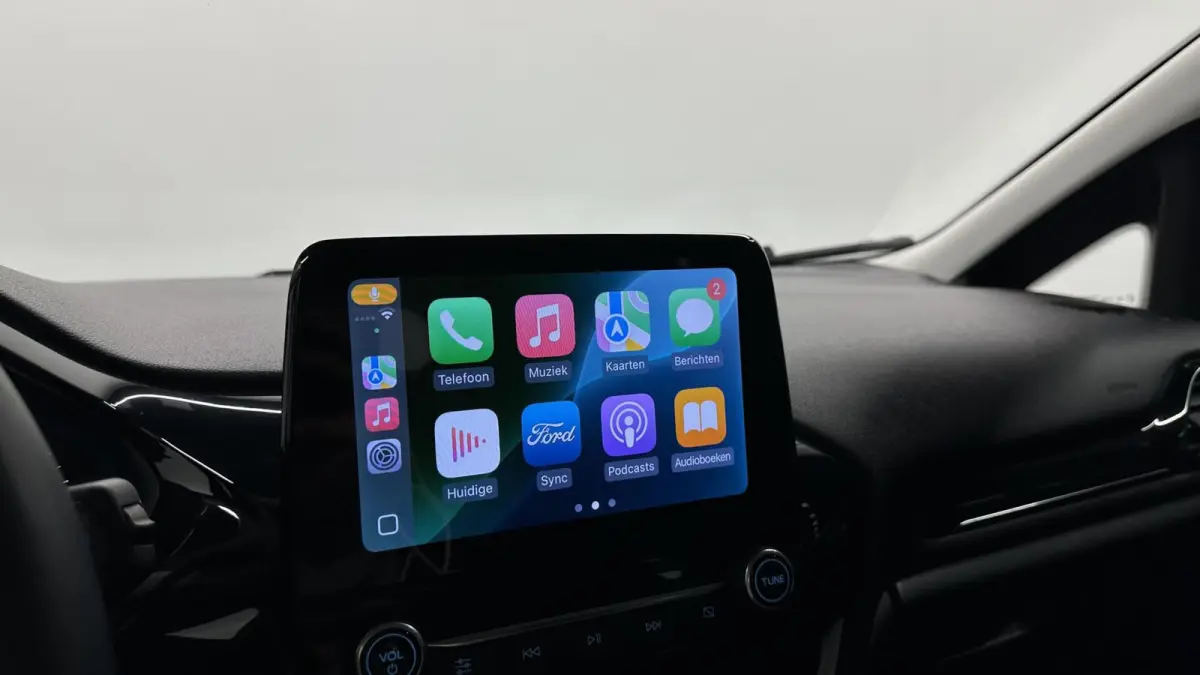 1.0 EcoBoost Hybrid Titanium NAVI CRUISE CARPLAY.