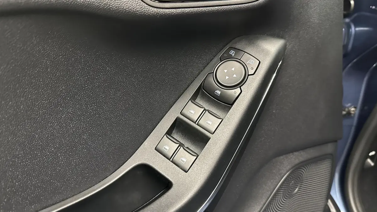1.0 EcoBoost Hybrid Titanium NAVI CRUISE CARPLAY.