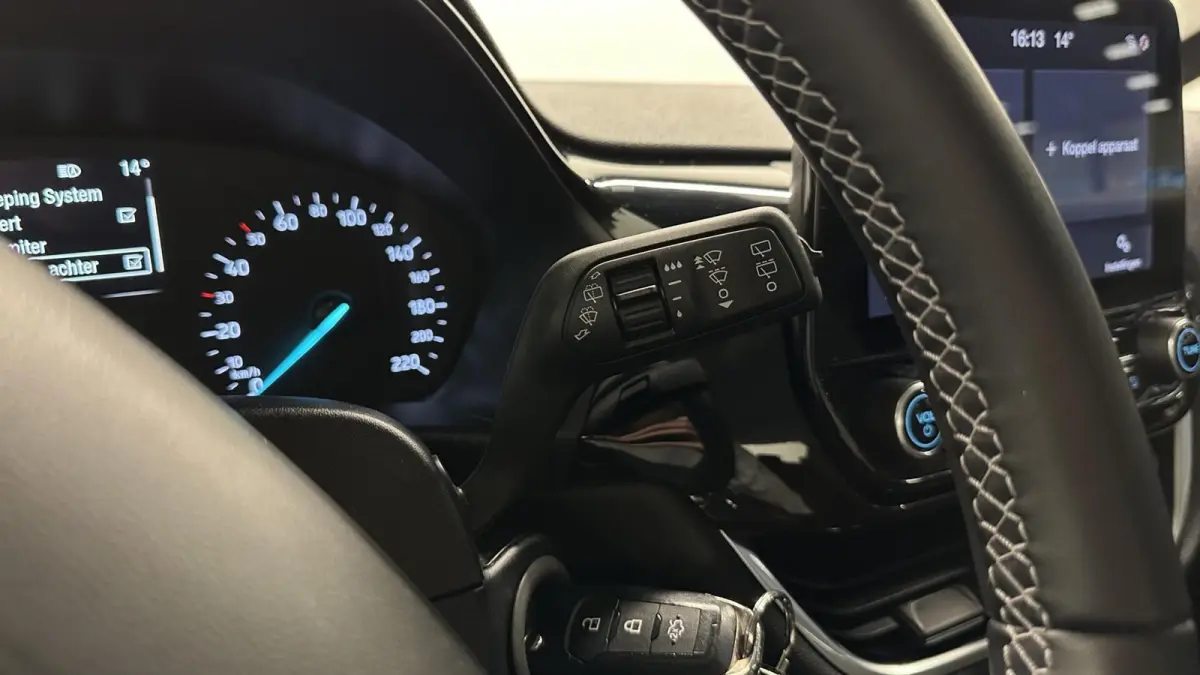 1.0 EcoBoost Hybrid Titanium NAVI CRUISE CARPLAY.