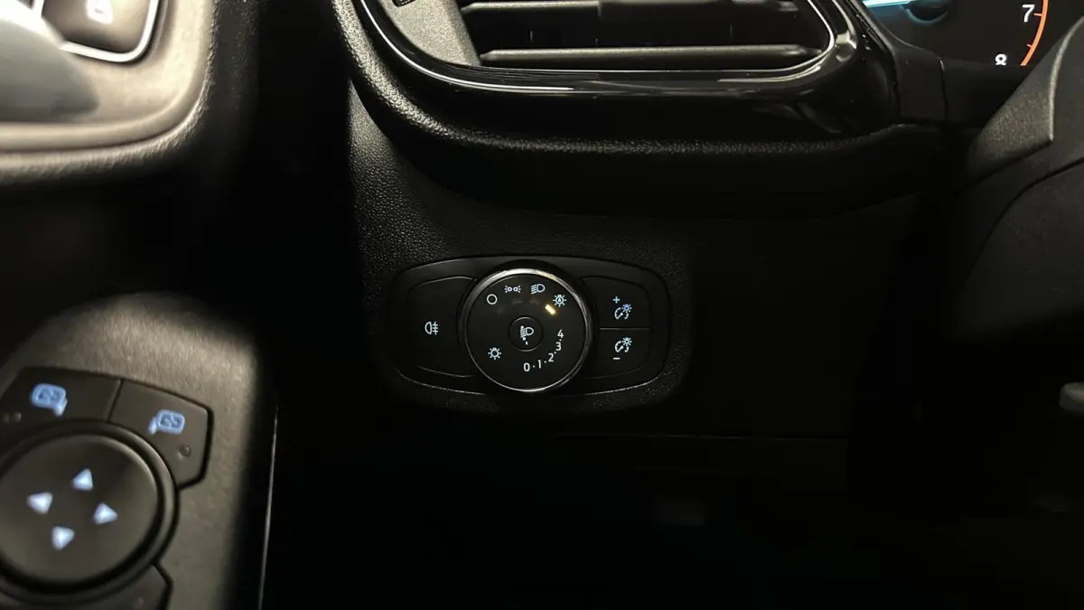1.0 EcoBoost Hybrid Titanium NAVI CRUISE CARPLAY.