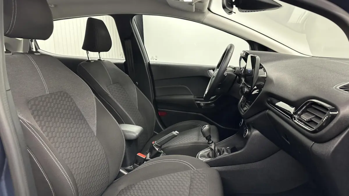 1.0 EcoBoost Hybrid Titanium NAVI CRUISE CARPLAY.