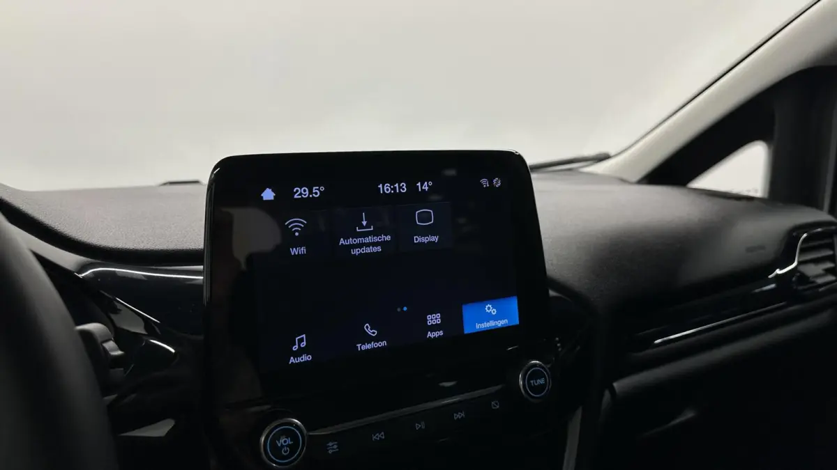 1.0 EcoBoost Hybrid Titanium NAVI CRUISE CARPLAY.