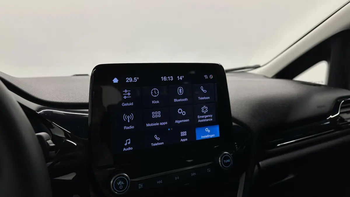 1.0 EcoBoost Hybrid Titanium NAVI CRUISE CARPLAY.