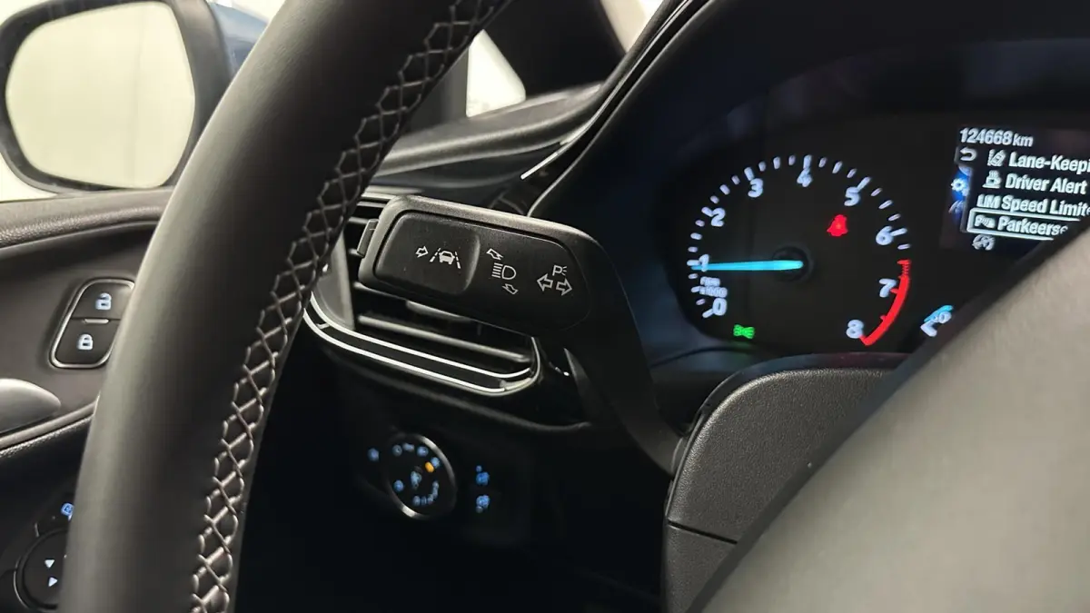 1.0 EcoBoost Hybrid Titanium NAVI CRUISE CARPLAY.