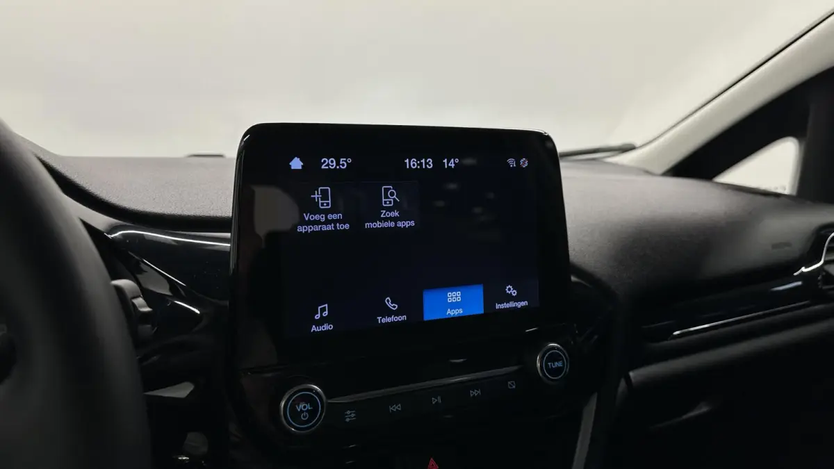 1.0 EcoBoost Hybrid Titanium NAVI CRUISE CARPLAY.