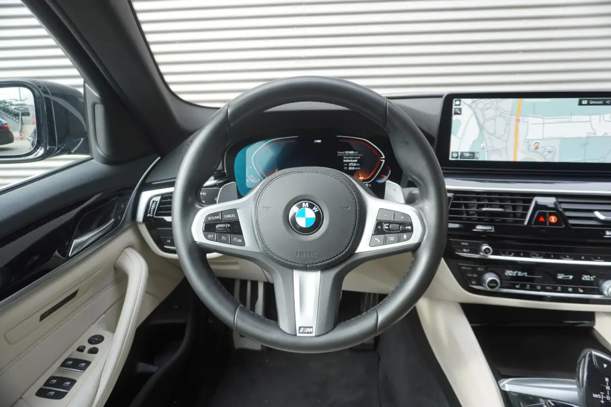 530i | M Sportpakket | High Executive | Extra getint glas | BMW Laserlight | BMW Head-Up Display | HiFi System | 19 inch LM M Y-Spaak