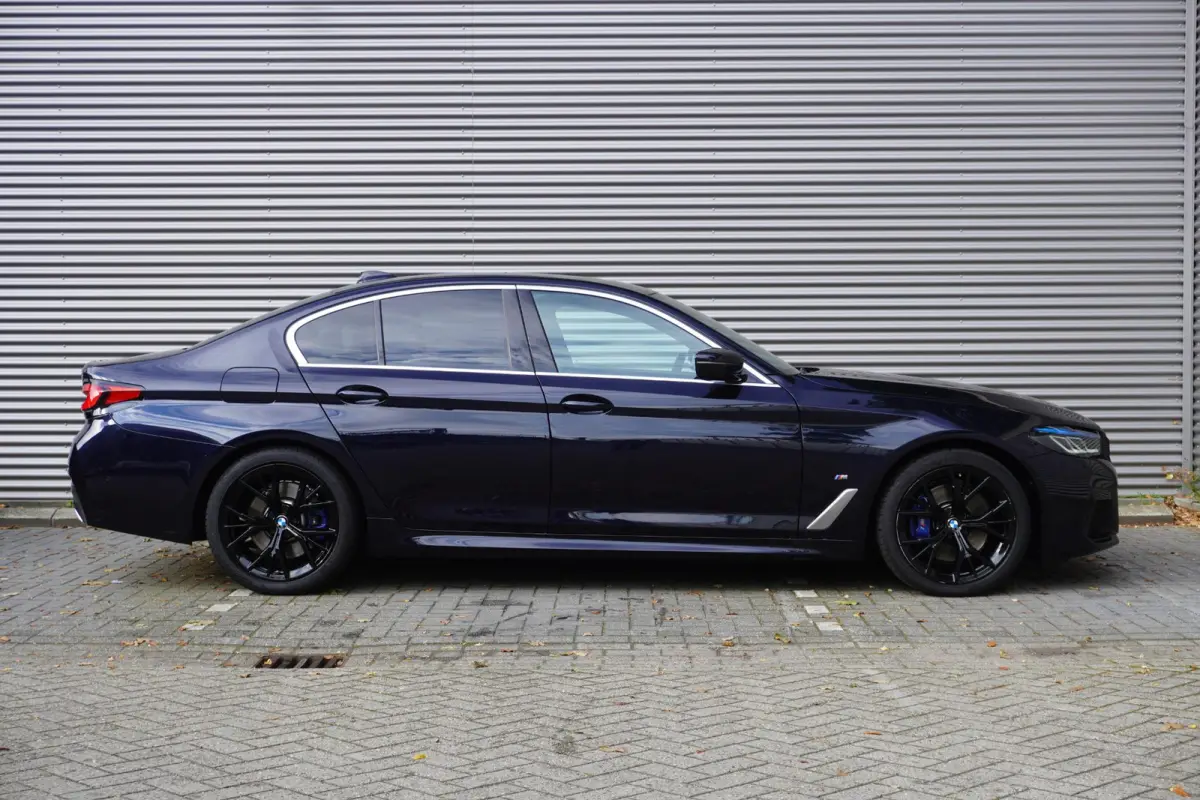 530i | M Sportpakket | High Executive | Extra getint glas | BMW Laserlight | BMW Head-Up Display | HiFi System | 19 inch LM M Y-Spaak