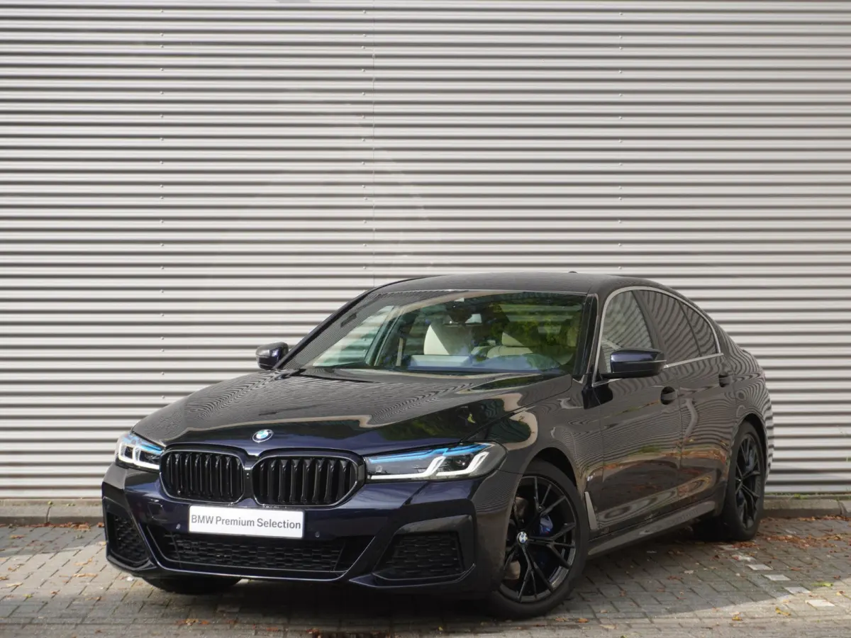 530i | M Sportpakket | High Executive | Extra getint glas | BMW Laserlight | BMW Head-Up Display | HiFi System | 19 inch LM M Y-Spaak