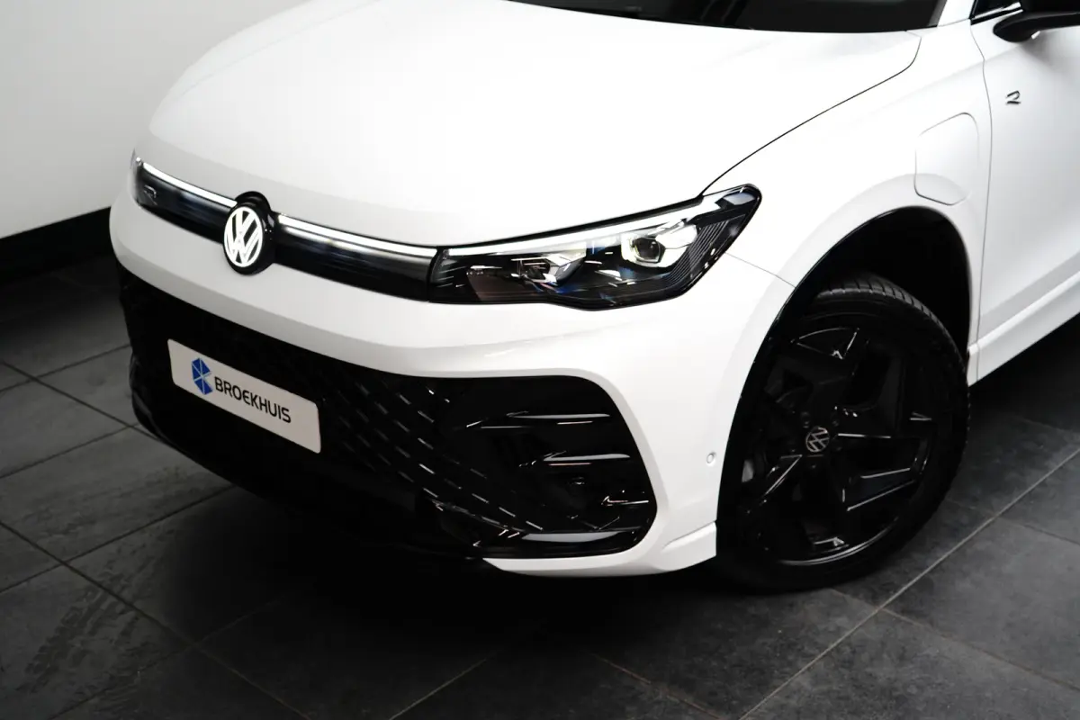 1.5 TSI 272PK eHybrid DSG-6 R-Line | TREKHAAK | PANORAMADAK | 360 CAMERA | BLACK STYLE | 19 INCH | FULL LED MATRIX