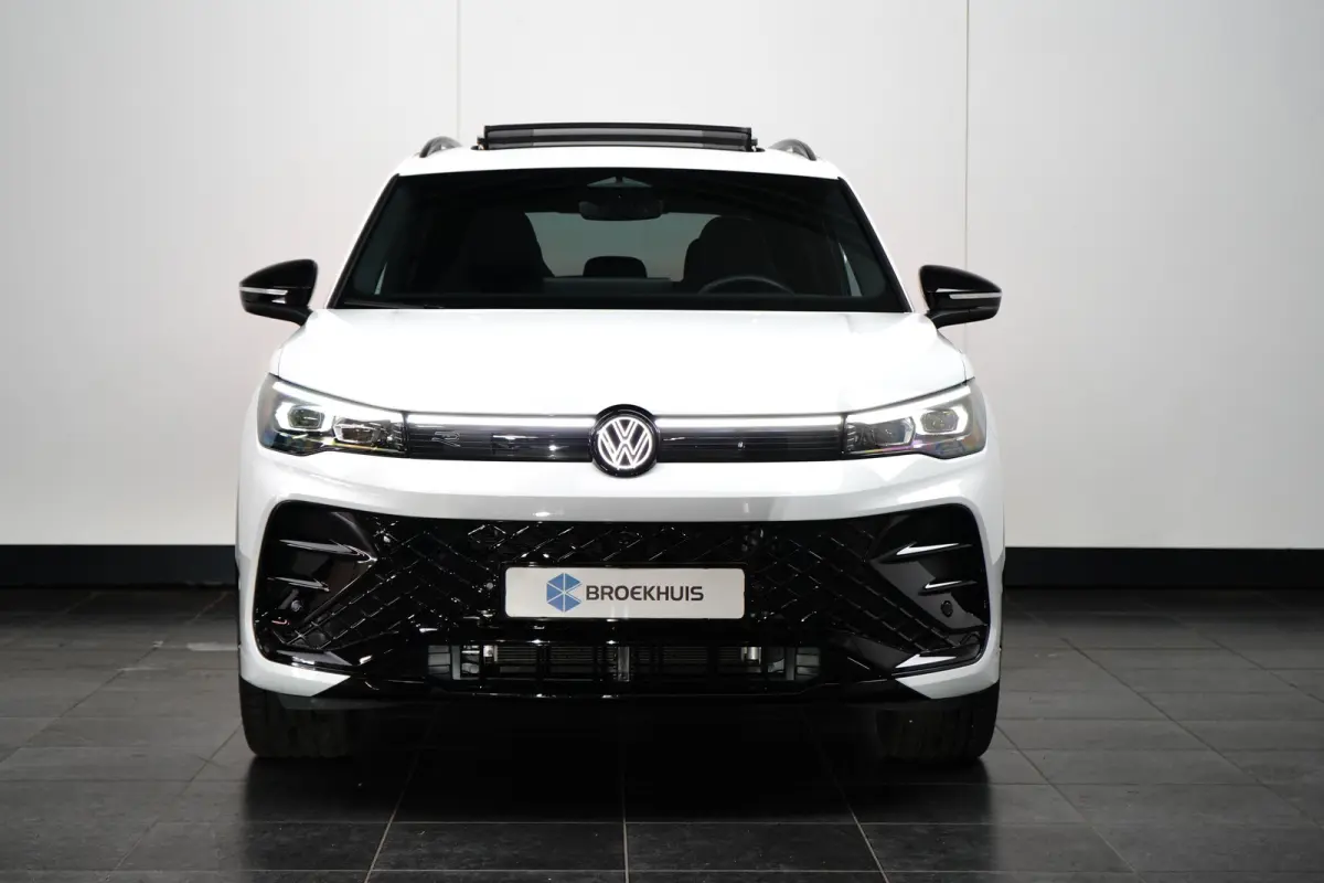1.5 TSI 272PK eHybrid DSG-6 R-Line | TREKHAAK | PANORAMADAK | 360 CAMERA | BLACK STYLE | 19 INCH | FULL LED MATRIX