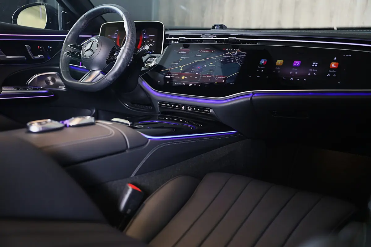 300 e AMG 53 Look / Massage / Burmester 4D / Head Up / 360 Camera / Acc / Elek Stoelen / Open Pano / 20 Inc