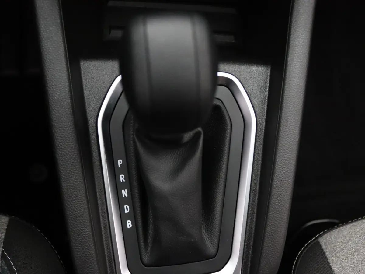 E-Tech Full Hybrid 145pk evolution Airco | Camera | Carplay | Parksens. achter