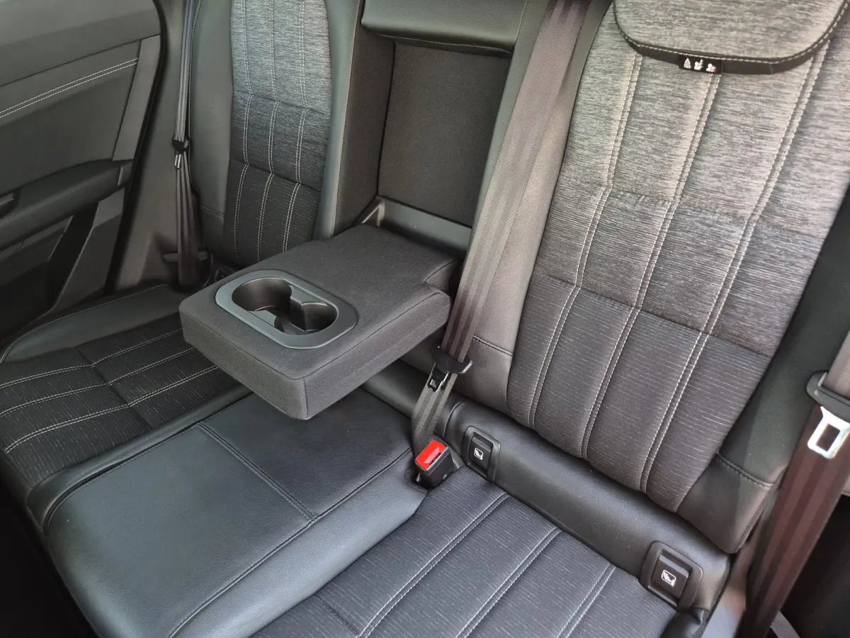 1.2 E-Tech full hybrid 200 techno / Fabrieksgarantie tot 02-2028 / Trekgewicht 1500 kg / Panoramadak / Rondomzicht camera / Apple Carplay Android Auto / Draadloze telefoon lader / Keyless En