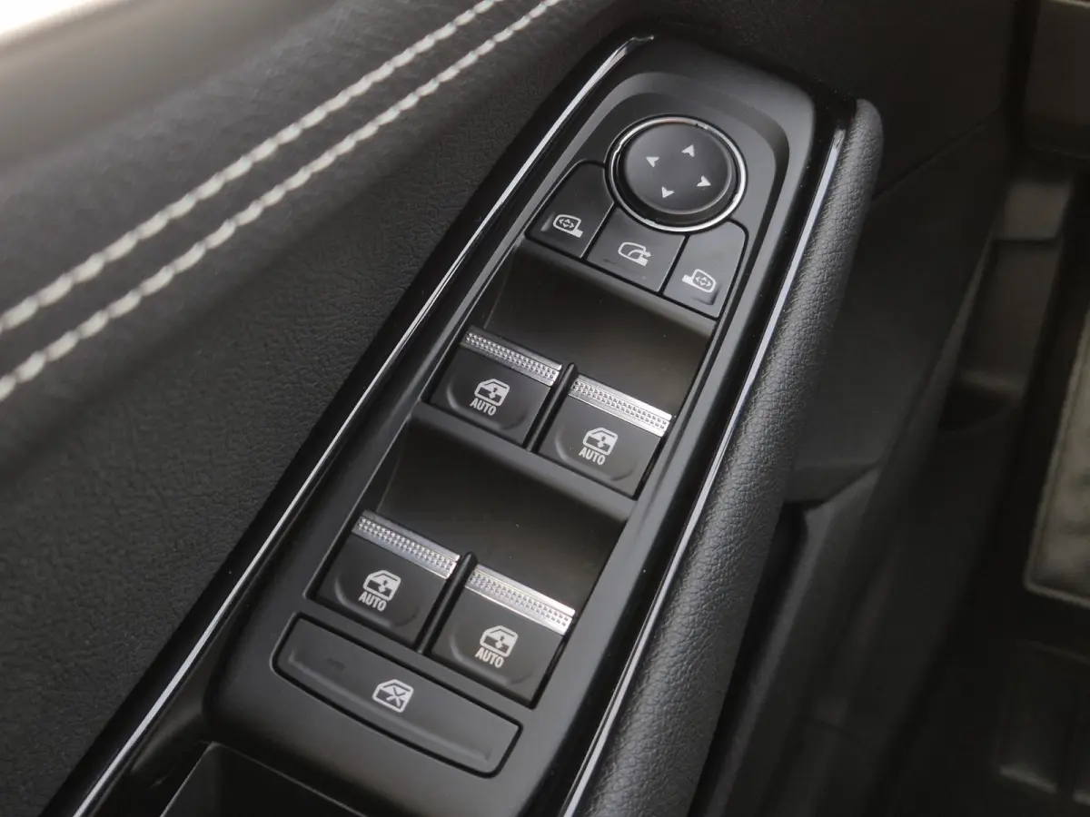 1.2 E-Tech full hybrid 200 techno / Fabrieksgarantie tot 02-2028 / Trekgewicht 1500 kg / Panoramadak / Rondomzicht camera / Apple Carplay Android Auto / Draadloze telefoon lader / Keyless En