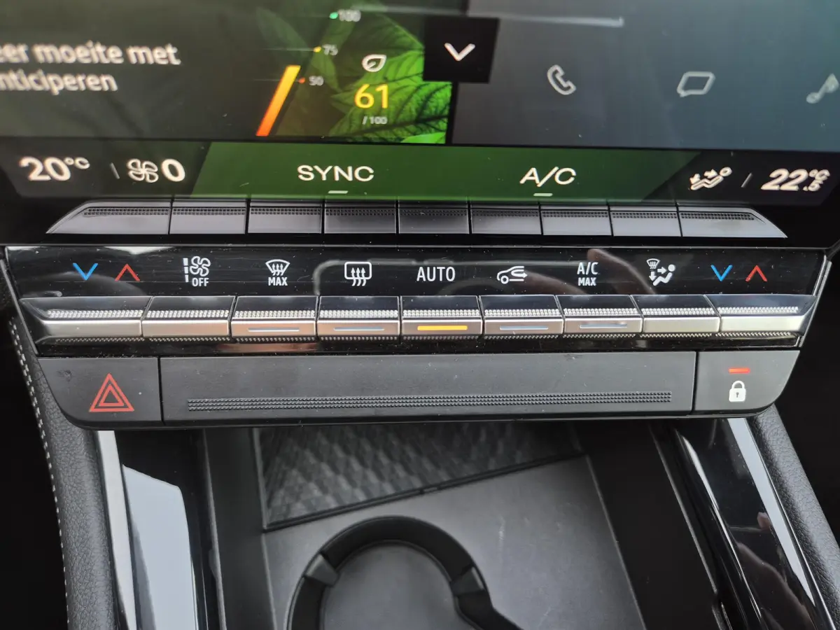 1.2 E-Tech full hybrid 200 techno / Fabrieksgarantie tot 02-2028 / Trekgewicht 1500 kg / Panoramadak / Rondomzicht camera / Apple Carplay Android Auto / Draadloze telefoon lader / Keyless En