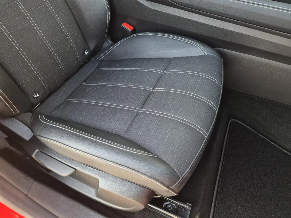 1.2 E-Tech full hybrid 200 techno / Fabrieksgarantie tot 02-2028 / Trekgewicht 1500 kg / Panoramadak / Rondomzicht camera / Apple Carplay Android Auto / Draadloze telefoon lader / Keyless En