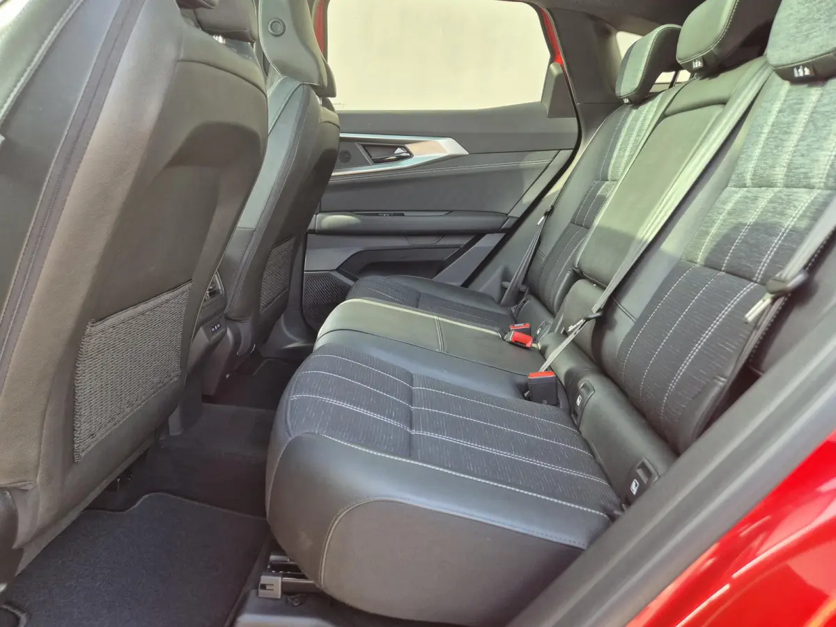 1.2 E-Tech full hybrid 200 techno / Fabrieksgarantie tot 02-2028 / Trekgewicht 1500 kg / Panoramadak / Rondomzicht camera / Apple Carplay Android Auto / Draadloze telefoon lader / Keyless En