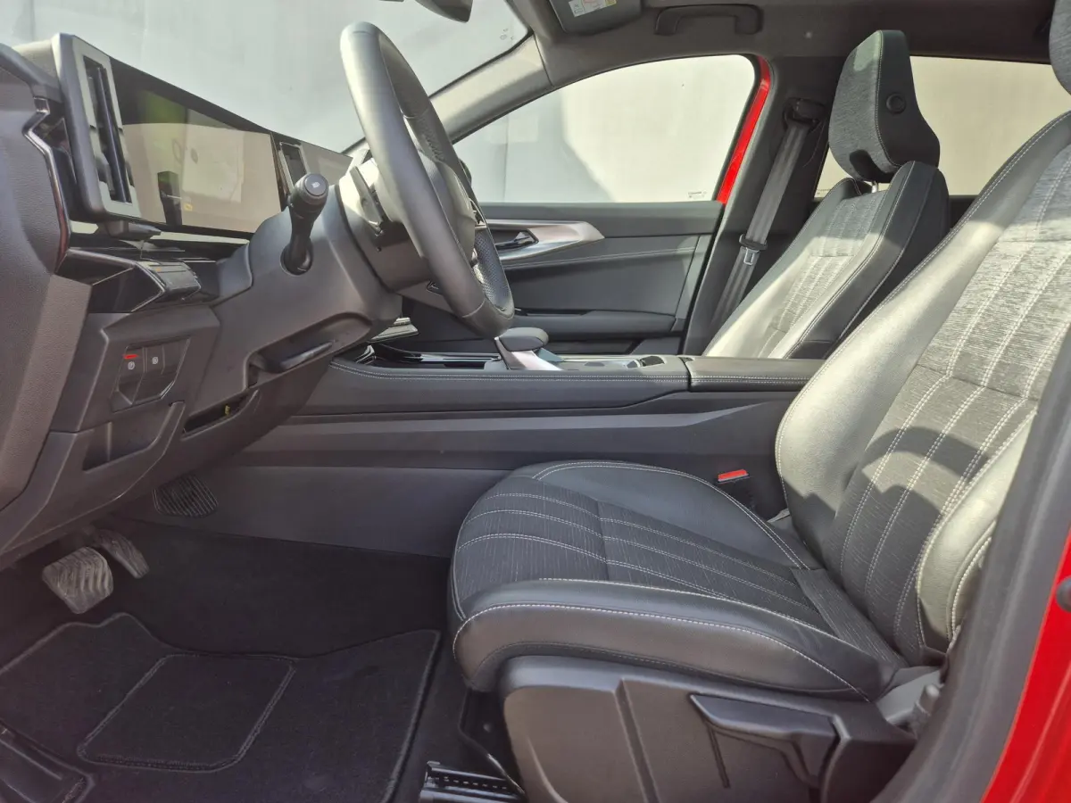 1.2 E-Tech full hybrid 200 techno / Fabrieksgarantie tot 02-2028 / Trekgewicht 1500 kg / Panoramadak / Rondomzicht camera / Apple Carplay Android Auto / Draadloze telefoon lader / Keyless En