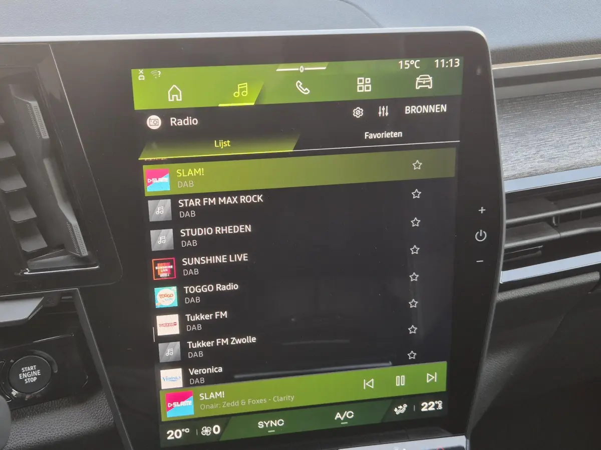 1.2 E-Tech full hybrid 200 techno / Fabrieksgarantie tot 02-2028 / Trekgewicht 1500 kg / Panoramadak / Rondomzicht camera / Apple Carplay Android Auto / Draadloze telefoon lader / Keyless En